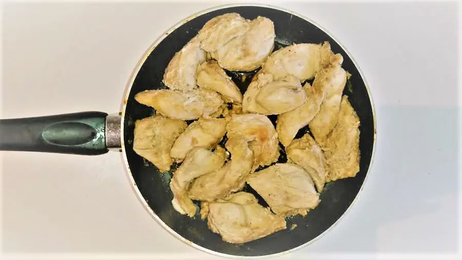 a frying pan full of large chunks of chicken