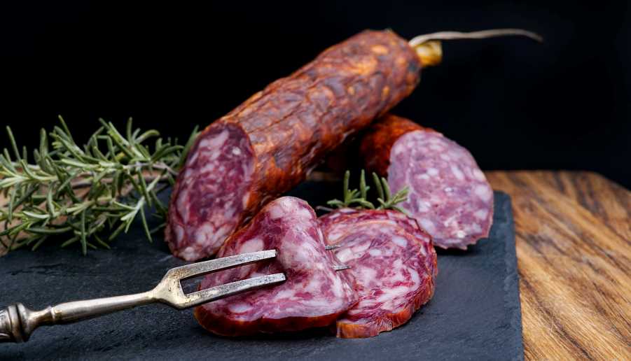 An image of slices of salami, a processed meat which you should avoid or eat very sparingly on the carnivore diet