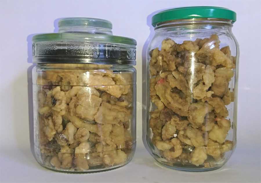 crispy fat chips in two jars