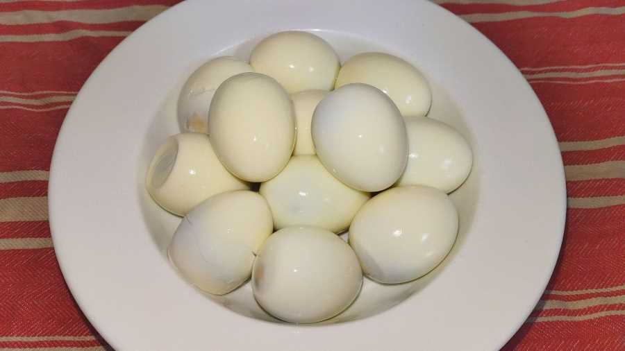 Boiled and peeled eggs in a bowl